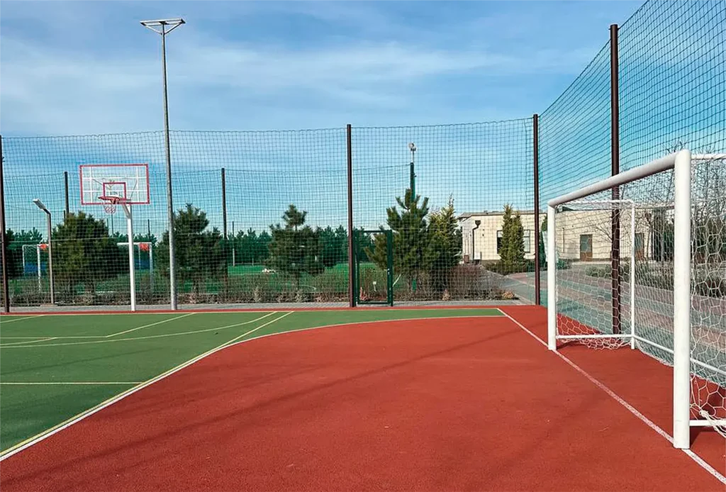 спортивний майданчик